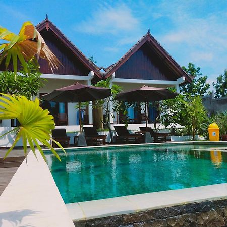 Villa The Local Are Guling à Kuta  Extérieur photo